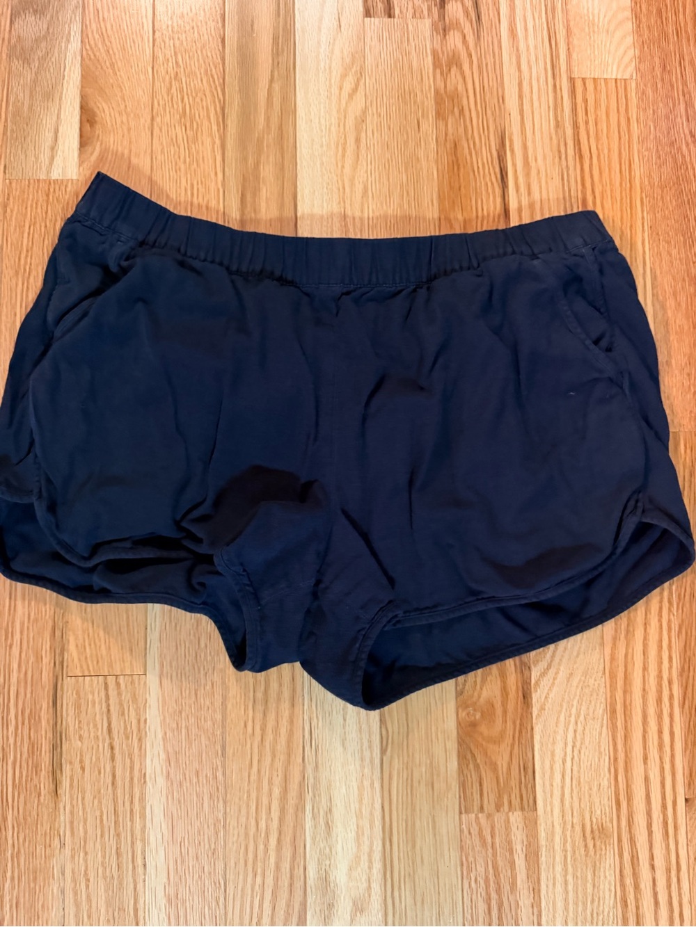 Women's black Elastic-Waist Knit Shorts